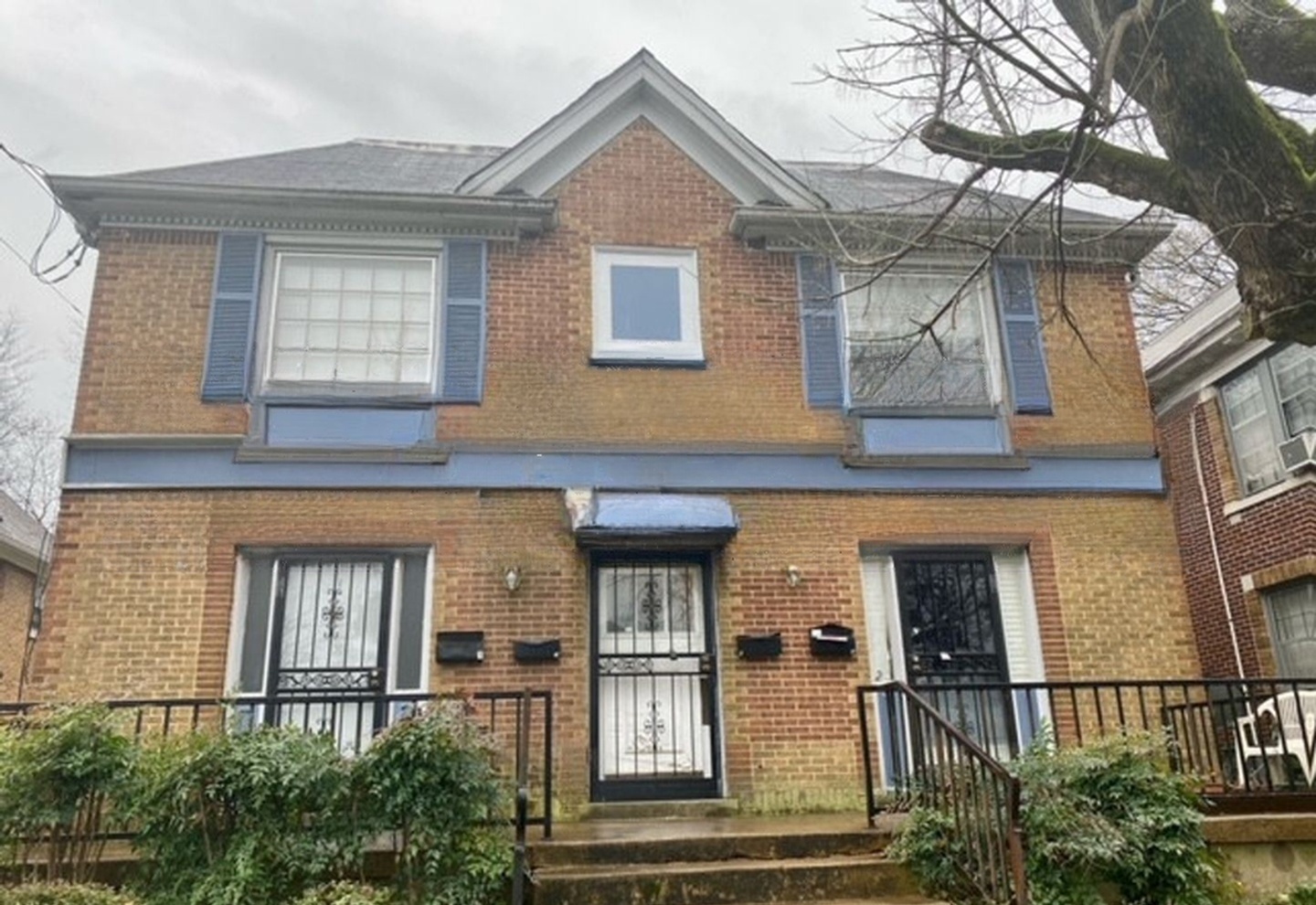 2375 Forrest Ave exterior before renovation