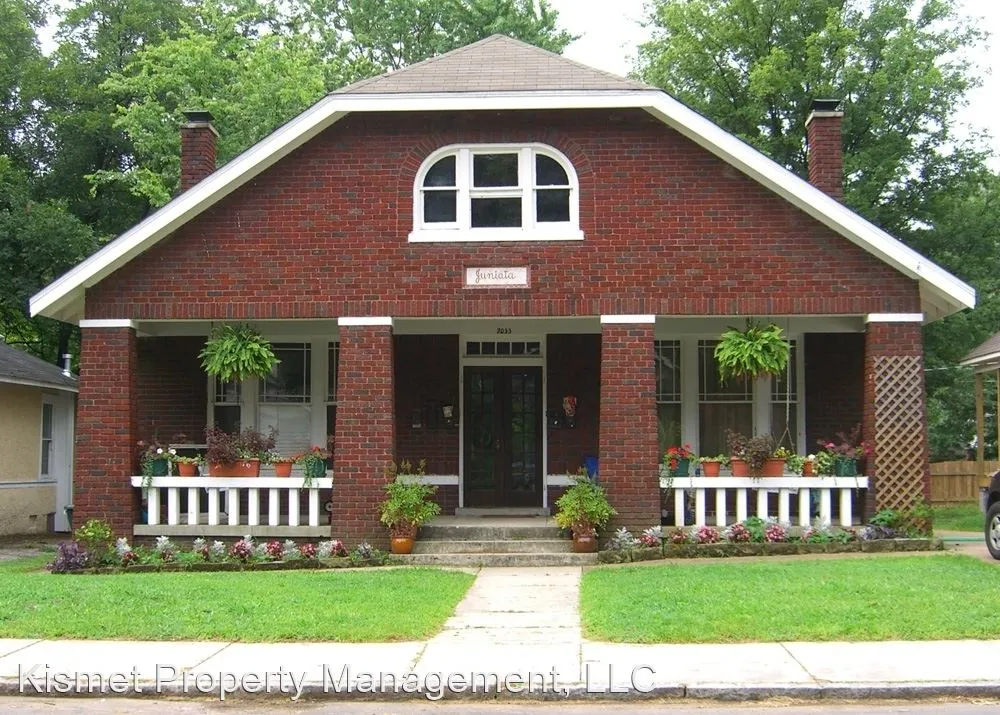 2033 Young Ave exterior before renovation